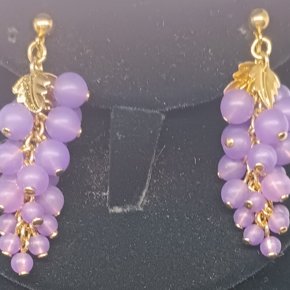 Vintage Bunch of Purple Grapes on Gold Vine Clip On Earrings